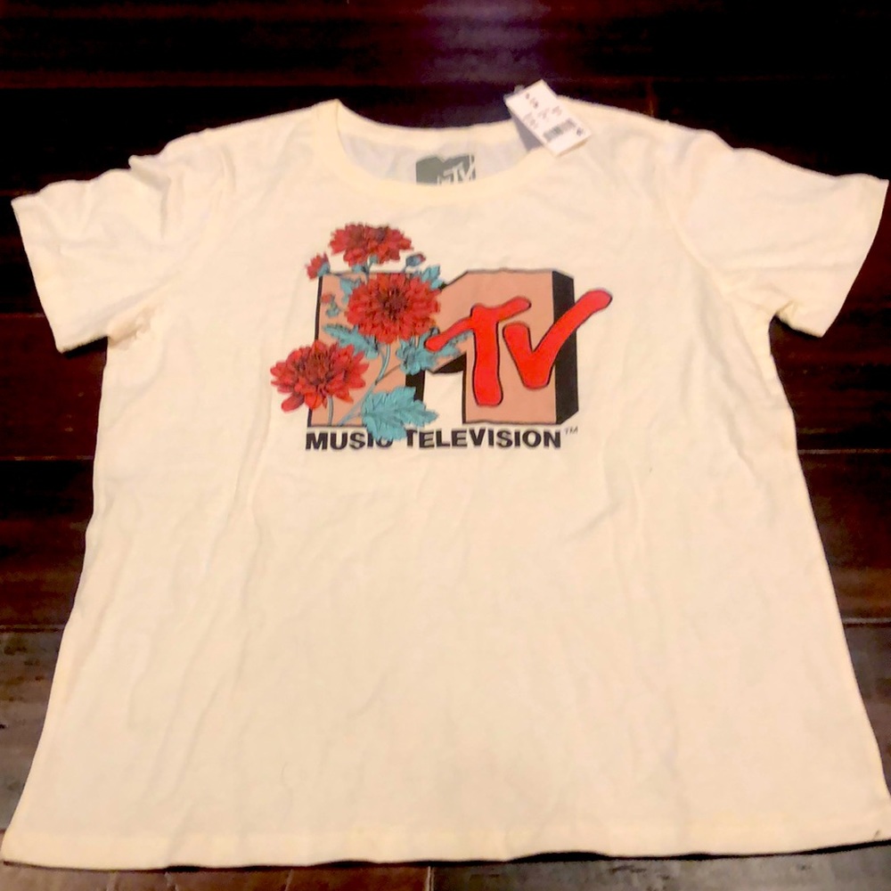 NWT size M retro MTV T-shirt